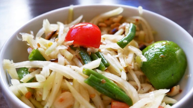 Fertiges Som Tam Thai grüne Papaya Salat Rezept