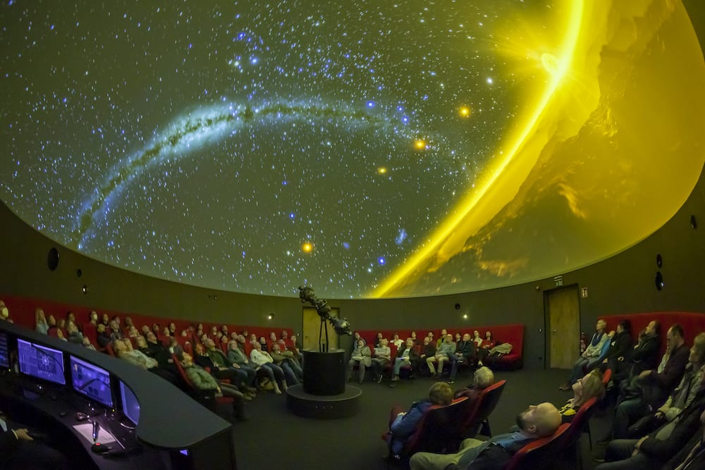 Planetarium in Halle ein Ausflug in Sachsen-Anhalt mit Kindern