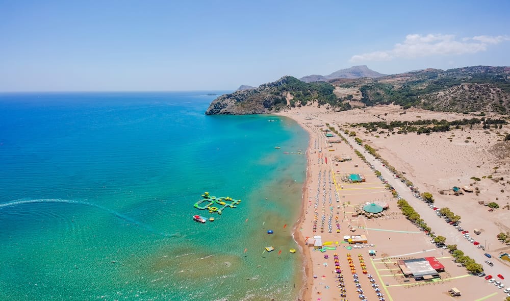 Der Tsambika Beach ist einer der schönsten Strände auf Rhodos mit Sand